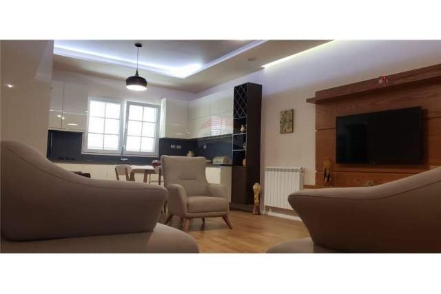 Tirane, jap me qera apartament 2+1+BLK Kati 3, 110 m² 450 Euro (Prane Spitalit Amerikan 2)