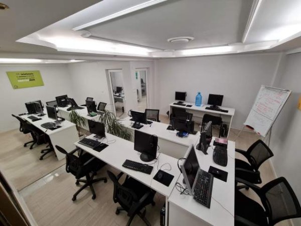 Tirane, jepet me qera zyre Kati 1, 116 m² 600 Euro (Bllok)