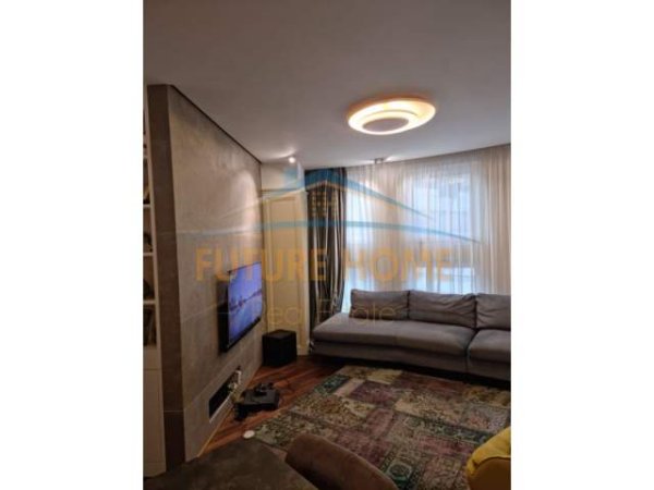 Tirane, jap me qera apartament 2+1 Kati 1, 100 m² 500 Euro (Rruga e Barrikadave)