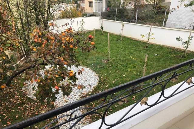 Tirane, jepet me qera Vile 4+1+A+BLK Kati 2, 477 m² 1.000 Euro (sauk)