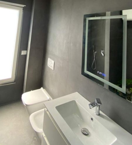 Tirane, jap me qera ambjent biznesi Kati 3, 114 m² 550 Euro (Muhamet Gjollesha)