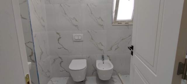 Tirane, jap me qera apartament 2+1+A+BLK Kati 5, 82 m² 400 Euro (Spitali Amerikan 2, rr.Selaudin Zorba)