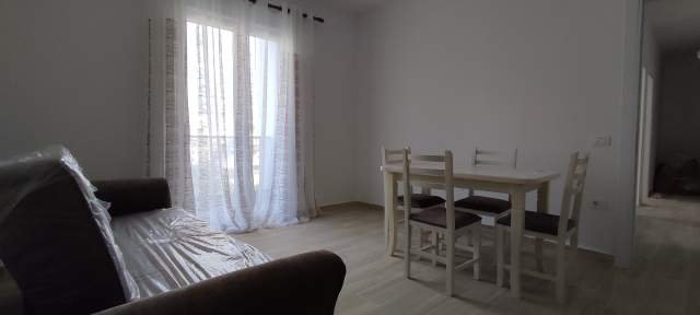 Tirane, jap me qera apartament 2+1+A+BLK Kati 5, 82 m² 400 Euro (Spitali Amerikan 2, rr.Selaudin Zorba)