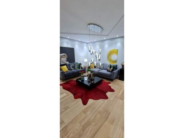 Tirane, jap me qera apartament 2+1+BLK Kati 8, 123 m² 800 Euro (Ish Ekspozita)