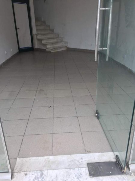 Tirane, shes dyqan Kati 0, 54 m² 250.000 Euro (Rruga 5 Maji)