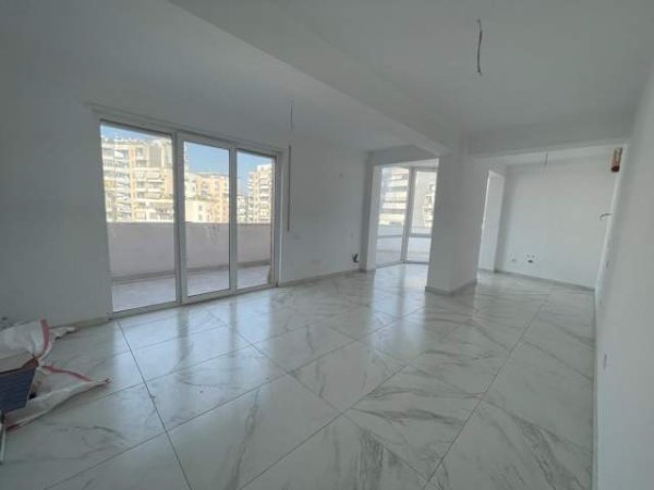 Tirane, jap me qera zyre Kati 7, 100 m² 450 Euro (Selvia)