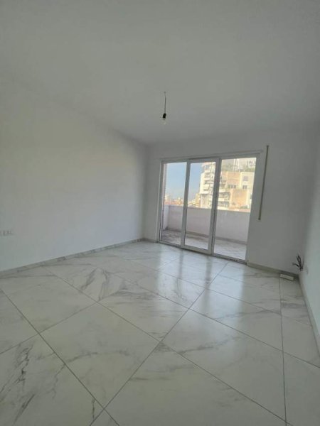 Tirane, jap me qera zyre Kati 7, 100 m² 450 Euro (Selvia)