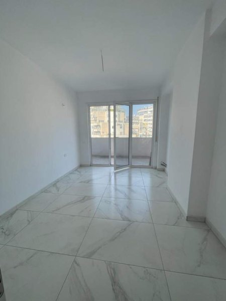 Tirane, jap me qera zyre Kati 7, 100 m² 450 Euro (Selvia)