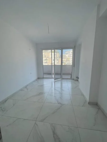 Tirane, jap me qera zyre Kati 7, 100 m² 450 Euro (Selvia)