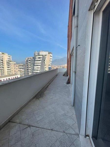 Tirane, jap me qera zyre Kati 7, 100 m² 450 Euro (Selvia)