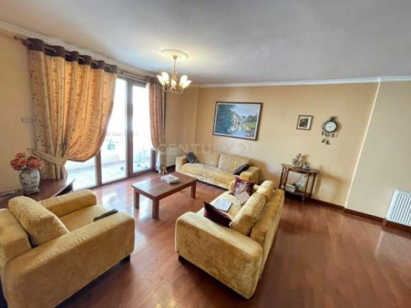 Tirane, jap me qera apartament 3+1+BLK Kati 5, 130 m² 1.000 Euro (Prane shkolles 11 Janari Tirana, Albania)