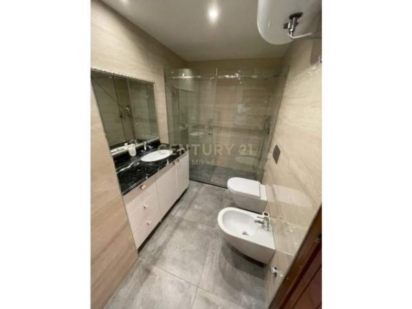 Tirane, jap me qera apartament 3+1+BLK Kati 5, 130 m² 1.000 Euro (Prane shkolles 11 Janari Tirana, Albania)