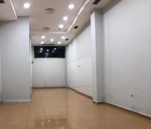 Tirane, jap me qera dyqan Kati 0, 57 m² 70.000 Leke (Rruga Dibres)