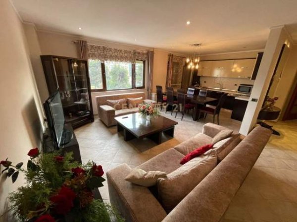 Tirane, jap me qera apartament 3+1+BLK Kati 6, 150 m² 800 Euro (Rruga e Elbasanit)