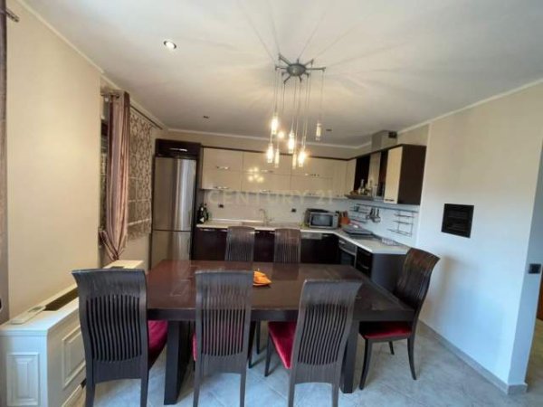 Tirane, jap me qera apartament 3+1+BLK Kati 6, 150 m² 800 Euro (Rruga e Elbasanit)