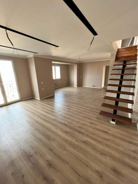 Tirane, shes apartament duplex 2+1+A+BLK Kati 6, 200 m² 190.000 Euro (Mbi Komunen e Parisit)