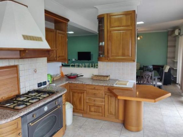 Tirane, jepet me qera Penthouse 3+1+BLK Kati 12, 220 m² 1.000 Euro