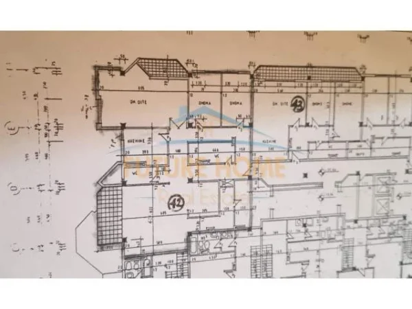 Tirane, jap me qera ambjent biznesi Kati 9, 270 m² 1.650 Euro (Rruga e Kavajes)