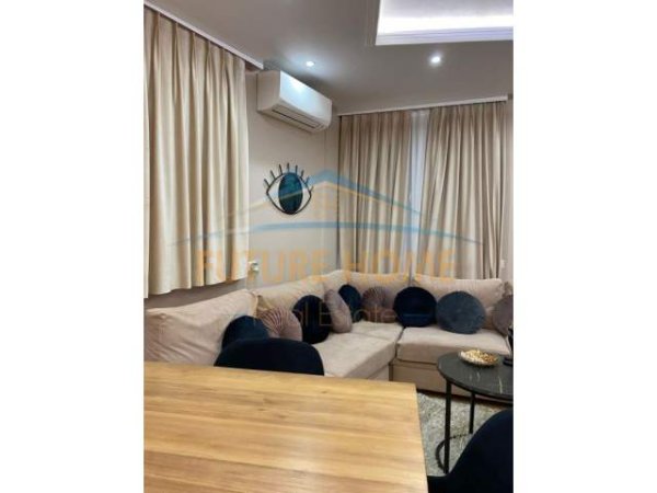 Tirane, jap me qera 2+1 Kati 1, 72 m² 400 Euro