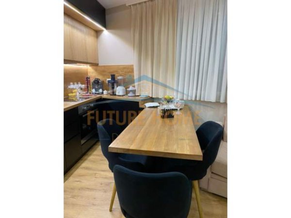 Tirane, jap me qera 2+1 Kati 1, 72 m² 400 Euro