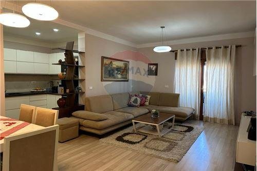 Tirane, shitet apartament 2+1+BLK 97 m² 226.000 Euro (Qender)
