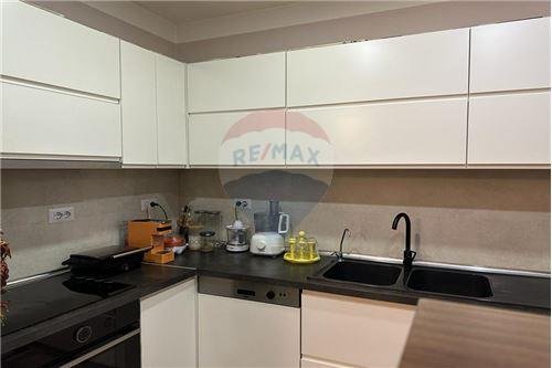 Tirane, shitet apartament 2+1+BLK 97 m² 226.000 Euro (Qender)