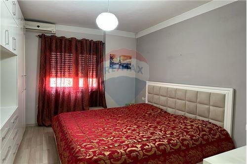 Tirane, shitet apartament 2+1+BLK 97 m² 226.000 Euro (Qender)