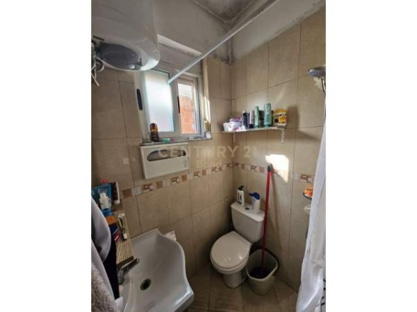 Tirane, shitet garsonier 1+1 Kati 1, 42 m² 43.000 Euro (Kodra e Priftit)