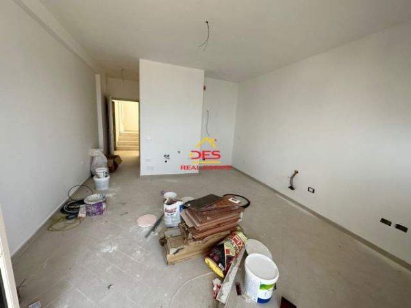 Vlore, shitet garsonier Kati 2, 40 m² 1.600 Euro/m2 (Rruga Aleksander Moisiu)