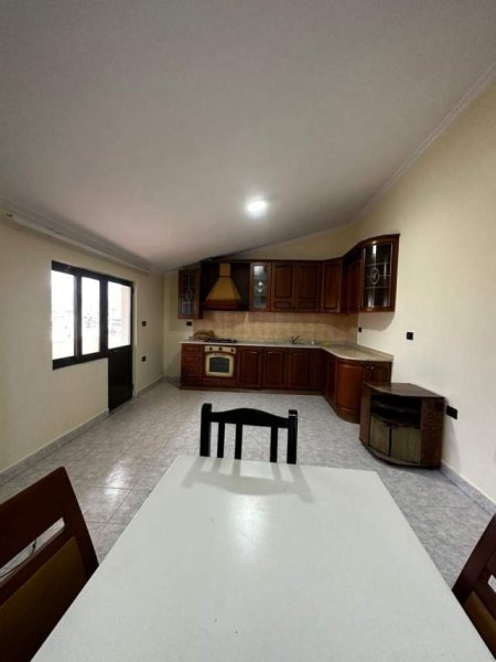 Tirane, jepet me qera apartament 2+1+BLK Kati 4, 380 Euro (perballe Birra Tirana)