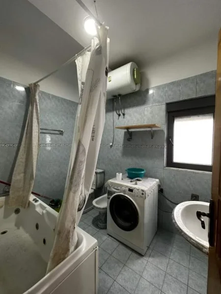 Tirane, jepet me qera apartament 2+1+BLK Kati 4, 380 Euro (perballe Birra Tirana)