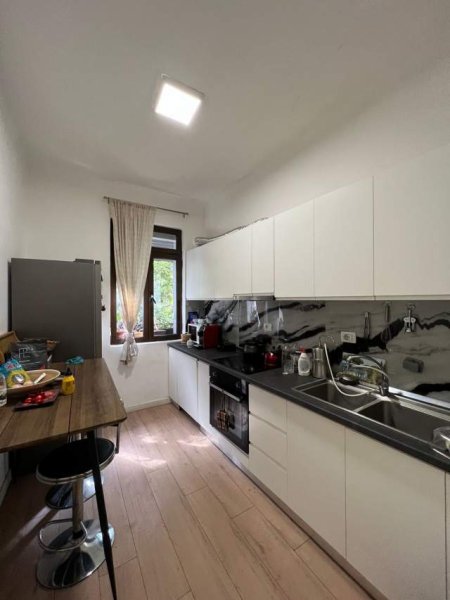 Tirane, jepet me qera apartament 1+1+BLK Kati 2, 75 m² 550 Euro (Komuna e Parisit)
