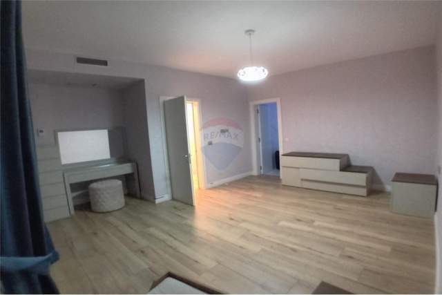 Tirane, jepet me qera Vile 2 Katshe Kati 1, 178 m² 1.500 Euro (Liqeni i Thate)