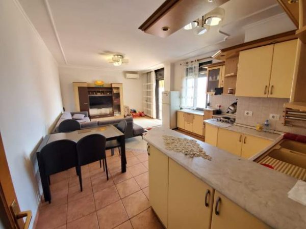 Tirane, jepet me qera apartament 2+1+A+BLK Kati 8, 108 m² 500 Euro (Selvia)