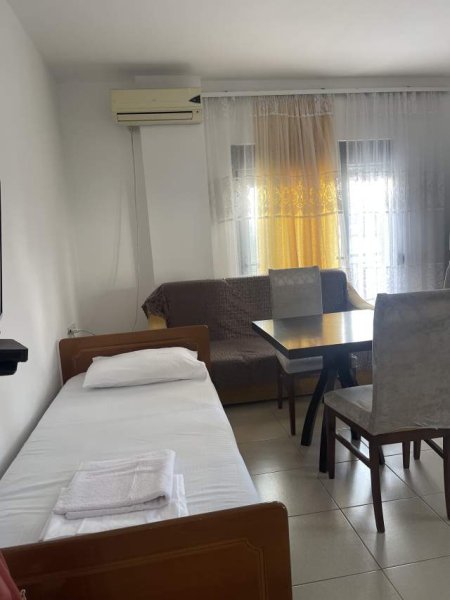 Himare, jap me qera apartament 1+1+BLK Kati 1, 60 m²  (HIMARE, AFER SPITALIT HIMARE)