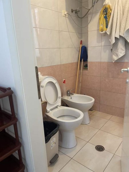 Himare, jap me qera apartament 1+1+BLK Kati 1, 60 m²  (HIMARE, AFER SPITALIT HIMARE)