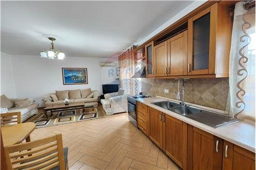 Tirane, jepet me qera apartament 2+1 Kati 6, 96 m² 530 Euro (Rruga e Dibres , Selvia)