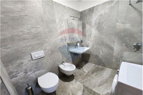 Tirane, jepet me qera apartament 2+1 Kati 6, 96 m² 530 Euro (Rruga e Dibres , Selvia)
