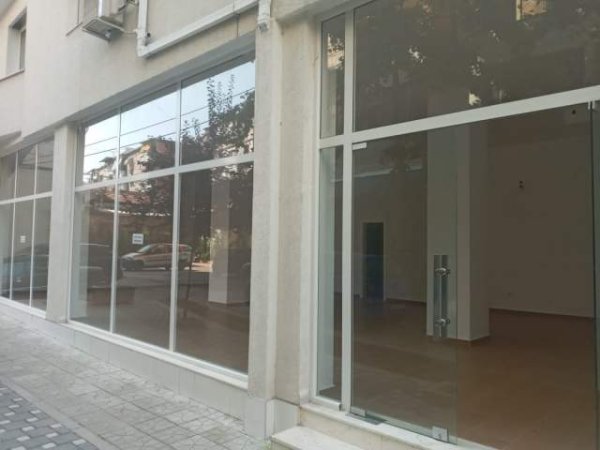 Tirane, jepet me qera ambjent biznesi Kati 0, 160 m² 1.000 Euro (Selvia)