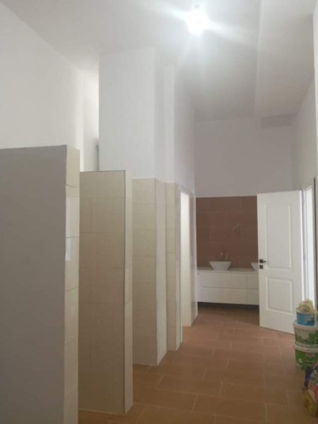 Tirane, jepet me qera ambjent biznesi Kati 0, 160 m² 1.000 Euro (Selvia)