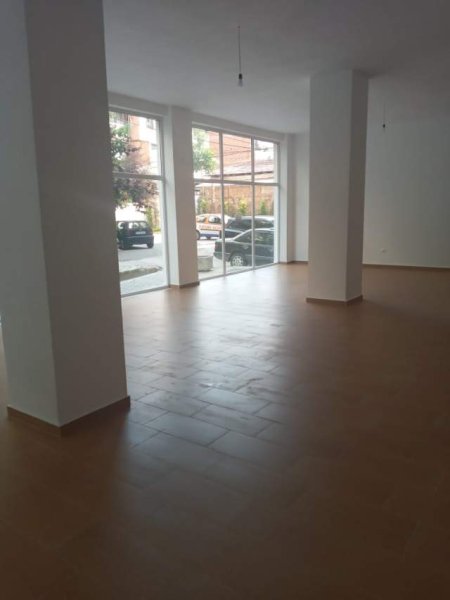 Tirane, jepet me qera ambjent biznesi Kati 0, 160 m² 1.000 Euro (Selvia)