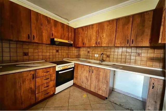 Tirane, jepet me qera zyre Kati 1, 133 m² 500 Euro (Bulevardi Zogu 1)