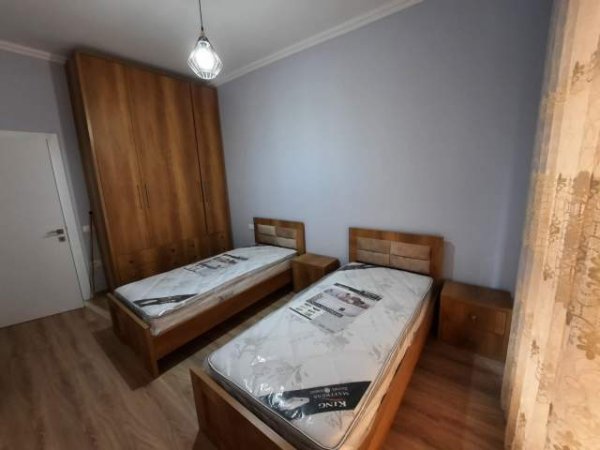 Tirane, jepet me qera apartament 2+1 Kati 3, 100 m² 800 Euro (Tek Arlis)
