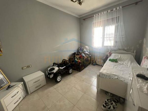 Tirane, shitet shtepi 2 Katshe 250 m² 150.000 Euro (Katund i Ri)