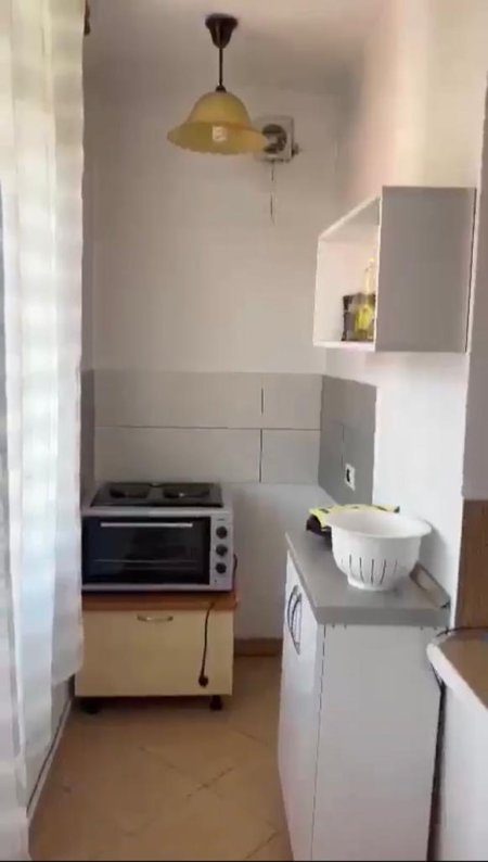 Tirane, jepet me qera apartament 1+1+A Kati 4, 57 m² 350 Euro (Rruga Thanas Ziko)