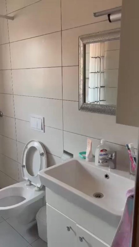 Tirane, jepet me qera apartament 1+1+A Kati 4, 57 m² 350 Euro (Rruga Thanas Ziko)
