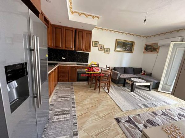 Vlore, shitet apartament Kati 3, 72 m² 145.000 Euro (Rruga Murat Terbaci)