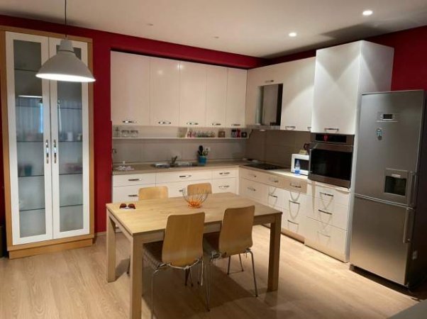 Tirane, jepet me qera apartament 2+1 Kati 4, 115 m² 650 Euro (Zogu i Zi)