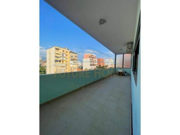 Tirane, jepet me qera apartament 2+1+BLK Kati 6, 90 m² 500 Euro (Ish Parku i Autobuzeve)