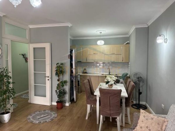 Tirane, shitet apartament 2+1+BLK Kati 8, 99 m² 115.000 Euro (Yzberisht)
